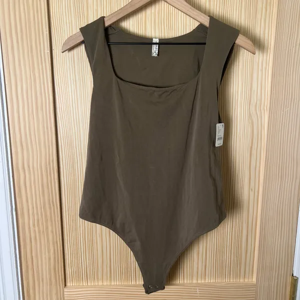 NWT FREE PEOPLE- Luna Square Neck Bodysuit Military Olive Size L/XL - Image 3