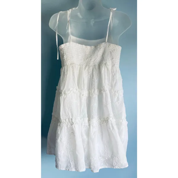 White Summer Dress Floral Embroidery All In Favor Medium NWT - Image 3