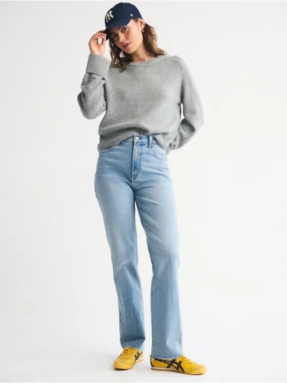 Abercrombie & Fitch Light Wash 90s Straight Ultra High Rise Jeans Size 26 - Image 4