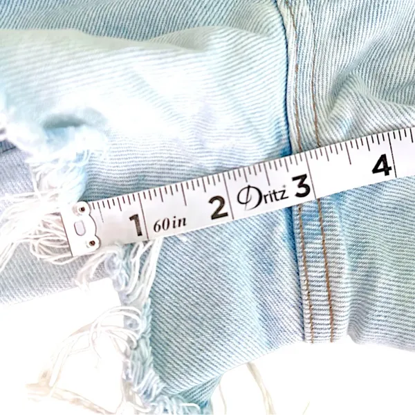 Madewell Light Wash Relaxed Denim Shorts w Frayed Raw Hems + Multi Button Fly 23 - Image 6