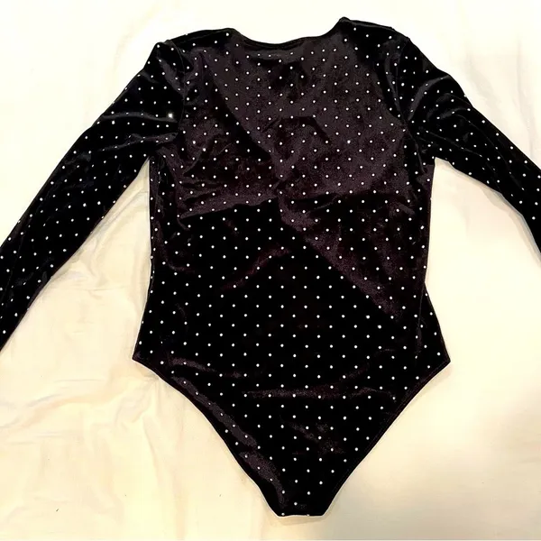 NWT V-Neck Long Sleeve Bodysuit - Image 7
