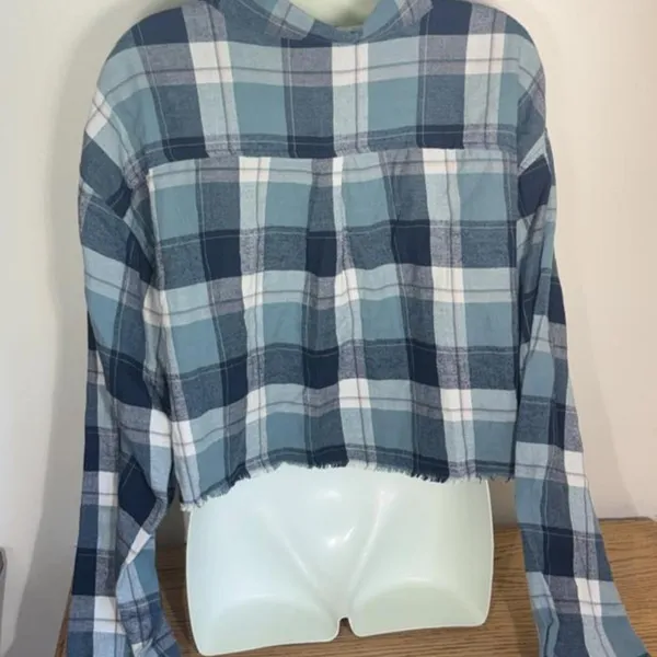 Forever 21 blue and white blue two-tone baggy plaid cropped flannel - Image 5
