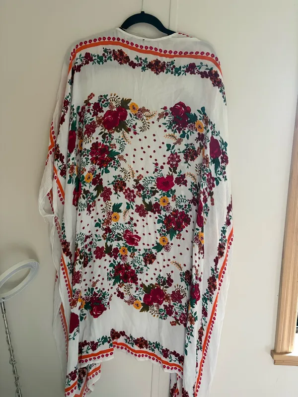 Rue 21 Floral Poncho - Image 4