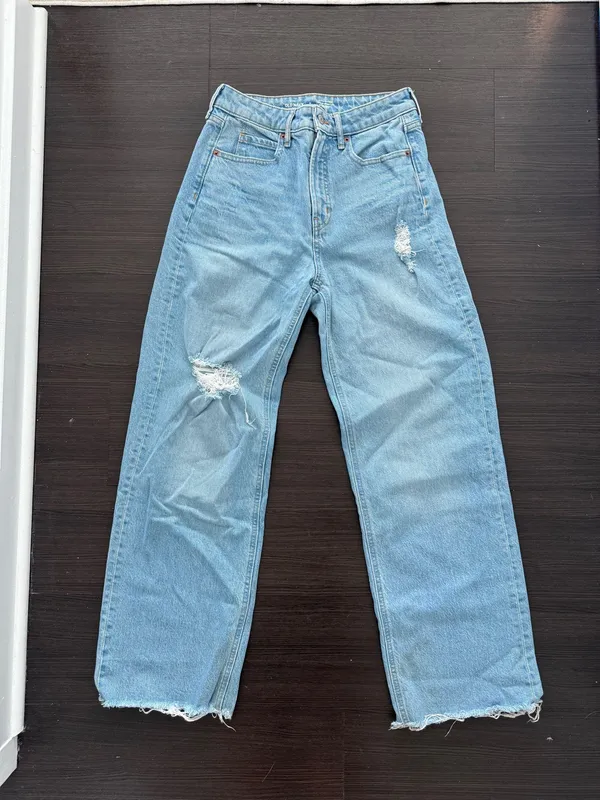 High waisted light wash jeans - Image 2