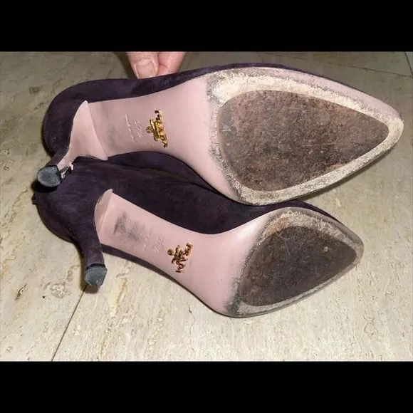 Prada Auth‎ Purple Suede Classic Pump Ruffle Heel 4” Shoe Size 37.5 US 7 - Image 5