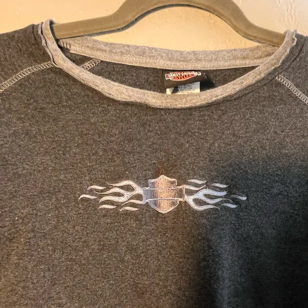 Y2K Harley-Davidson Gray Crew Neck Sweater with Logo Premium Longsleeve Graphic - Image 4