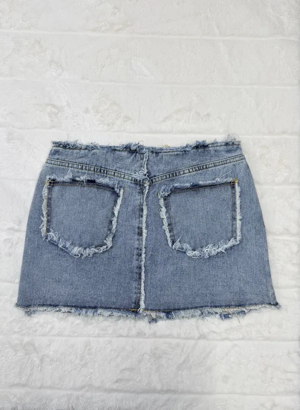 PrettyLittleThing Frayed Vintage Wash Denim Mini Skirt Womens 2 XS - Image 4