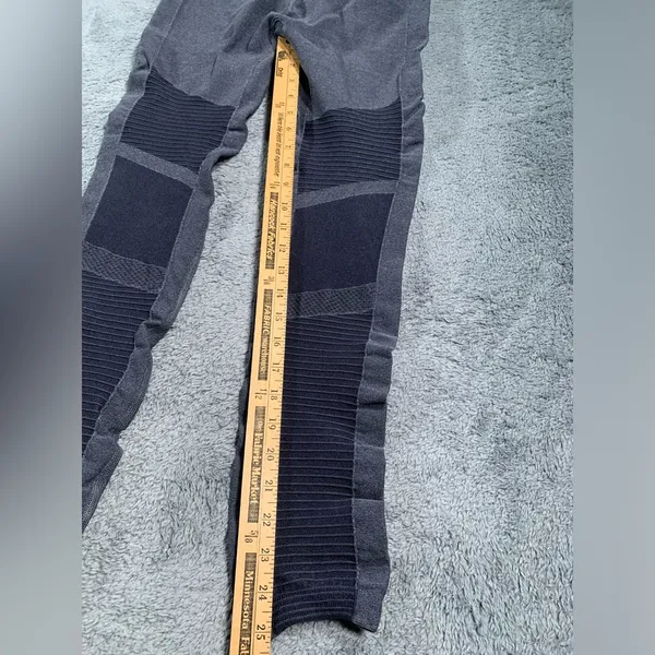 Alo yoga Gray Leggings SAMPLE large - Image 13