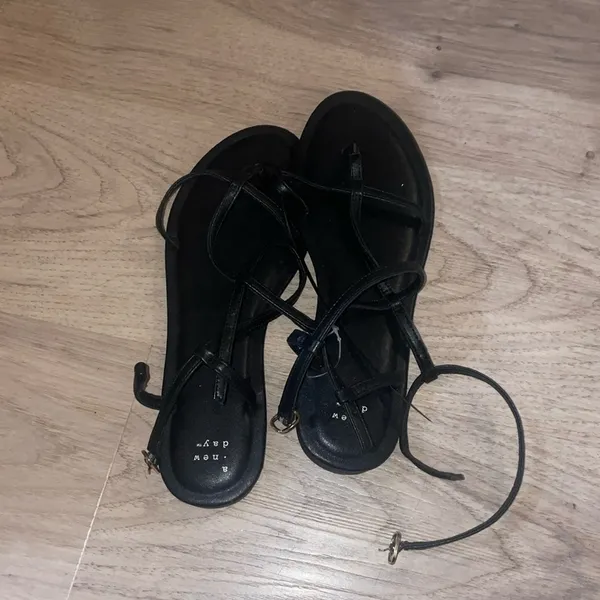 A new day tiffany matte black sandals strappy size 9.5 new - Image 4