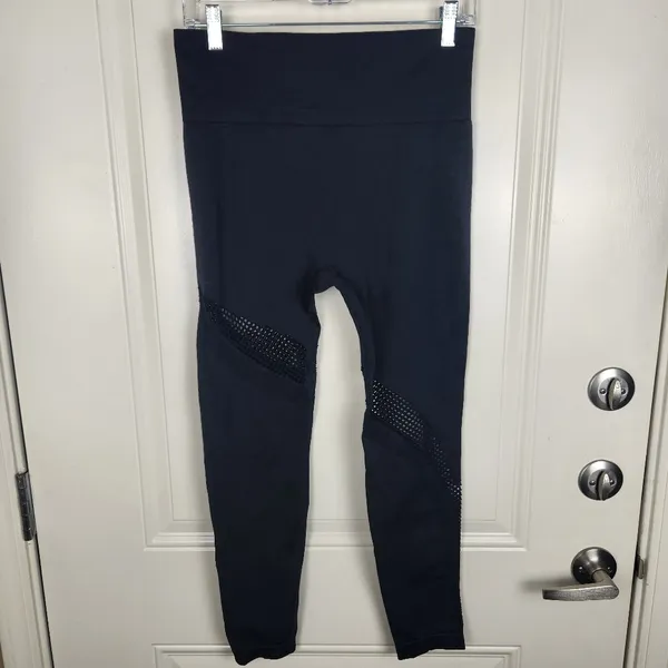 Zyia Active Black Angle 7/8 Grid Perforated High Rise Seamless Leggings Size M - Image 3