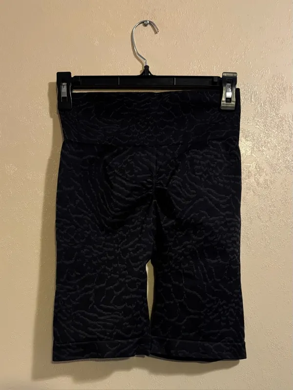 Gymshark women’s Adapt Animal Seamless Shorts sz M - Image 2
