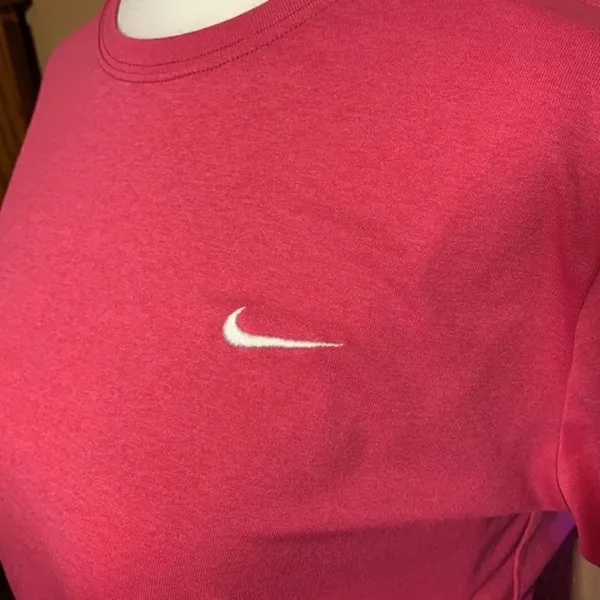 Nike Dri-Fit Pink Short Sleeve Shirt Size Medium - Image 5