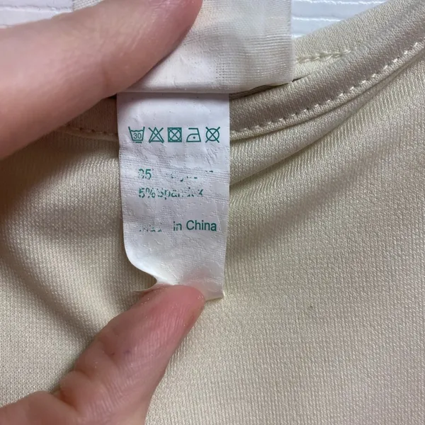 Boutique Brand Cream Lace/Crochet Basic Tank Size Medium - Image 4