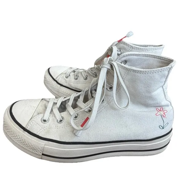 Converse High Tops WOMENS 7 White Embroidered FLOWERS Canvas Chuck Taylor - Image 6