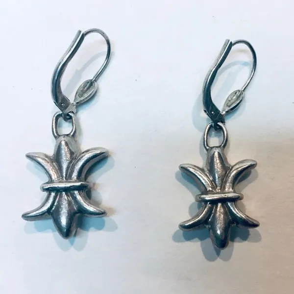 Vintage 3D Design Dangle Earrings Silver - Image 2