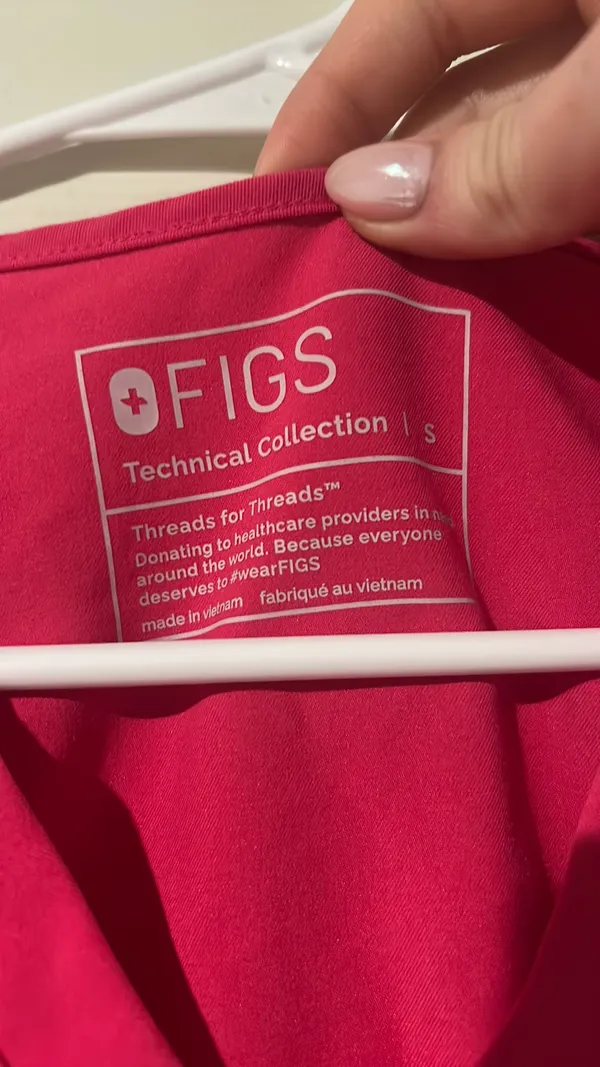FIGS Scrub Top Women’s One-Pocket - Image 2
