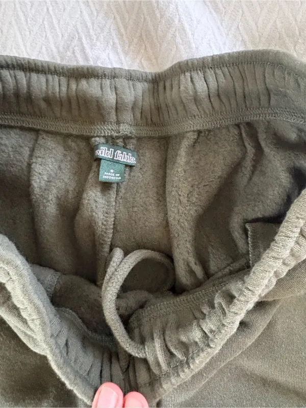 Wild Fable Women's Olive Sweatpant Shorts - Image 4