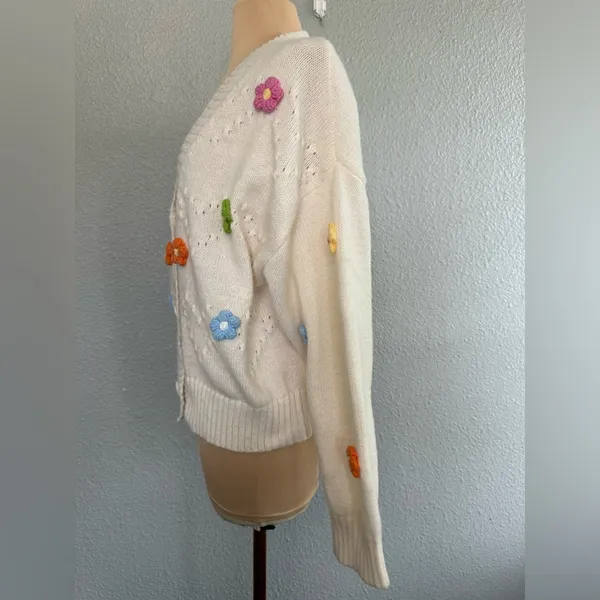 Coco & Shay 3D Puffy Flower Cardigan Size Large - Image 3
