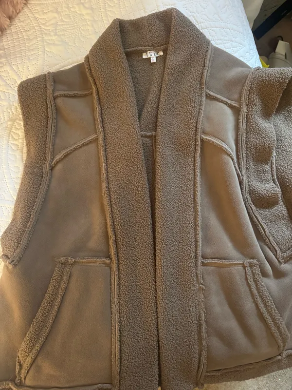These Three Boutique Oversized vest taupe - Image 5