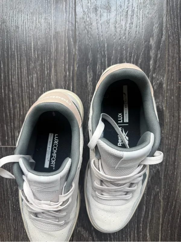 Reebok women’s White & Gray Low-Top Sneakers - Image 5