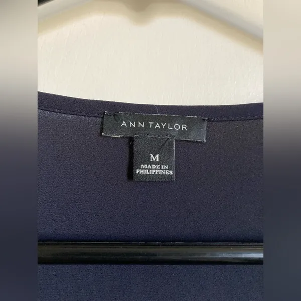 *Ann Taylor Navy V-Neck Pleated Detail Medium Short Flutter Sleeve Blouse #S - Image 2