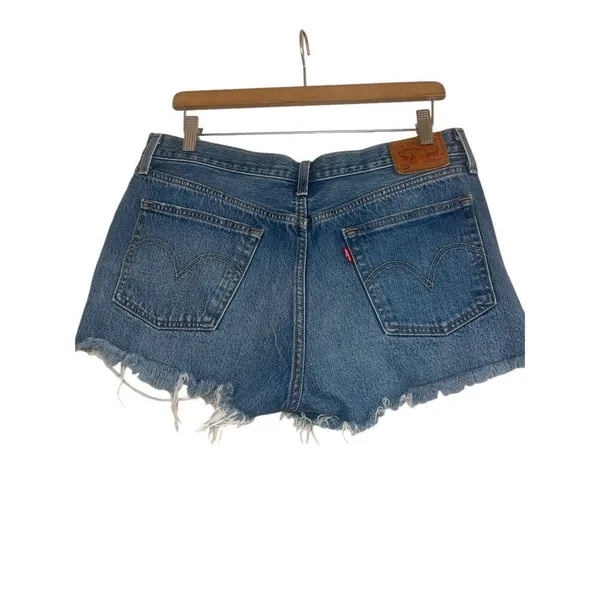 ✨Levi's 501 Original High Rise Distressed Hem Cut Off Sz 32 Shorts✨ - Image 5