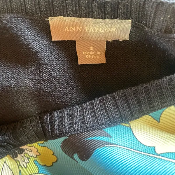 Ann Taylor Navy Silk Panel Floral Print Button Up Cardigan Sz S Like New! - Image 3