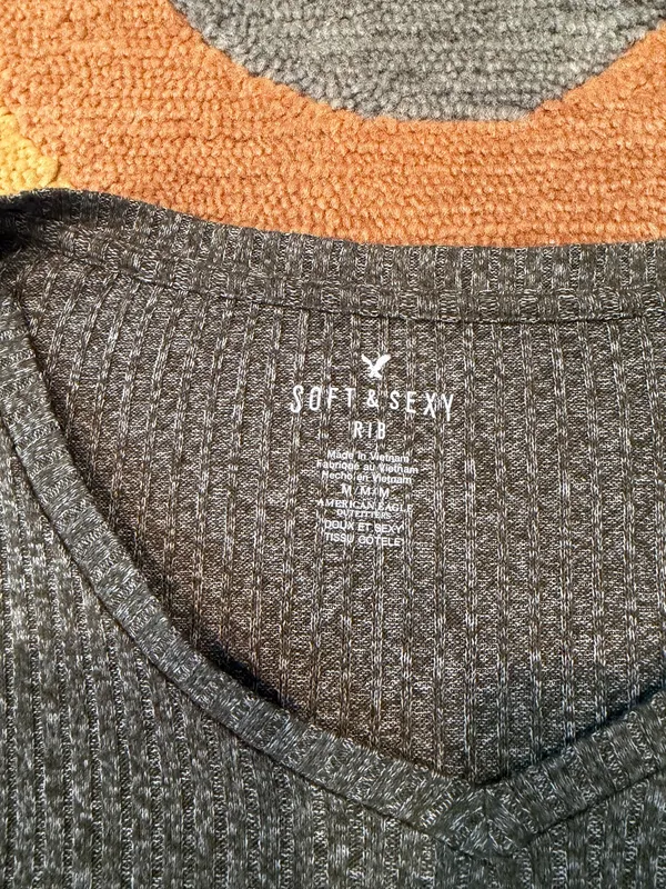 American Eagle Soft & Sexy Long Sleeve V Neck Tee Shirt Ribbed Dark Green Medium - Image 2