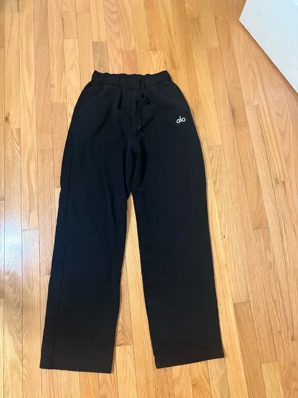 Alo Yoga Sweatpants - Image 2