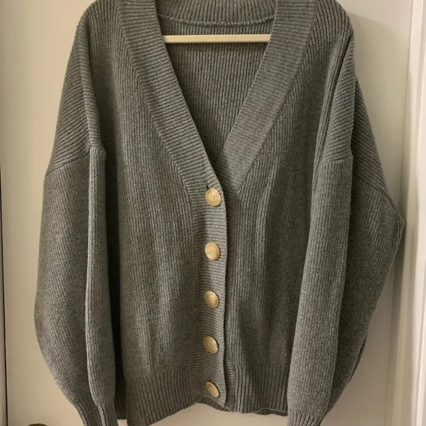 YesStyle LipHop Oversized Cardigan in Grey - Image 5