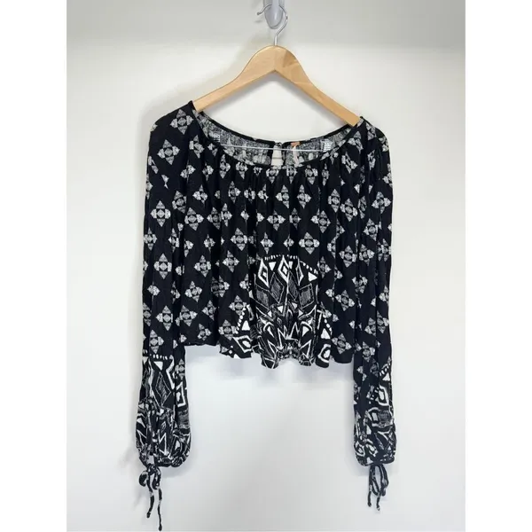 Free People Cropped‎ Top Washed Black Dazed Print Size Small Jersey Long Sleeve - Image 2