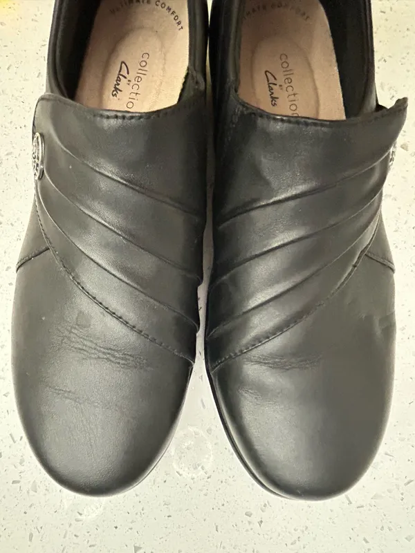 Clarks Women’s Loafers 6 1/2 M Black Leather - Image 5