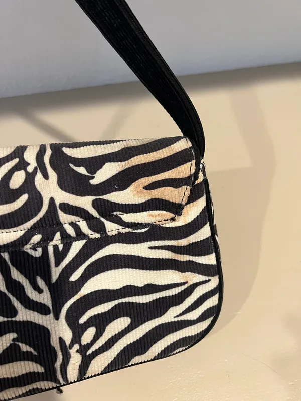 JustFab Glassons Zebra Shoulder Bag - Image 3