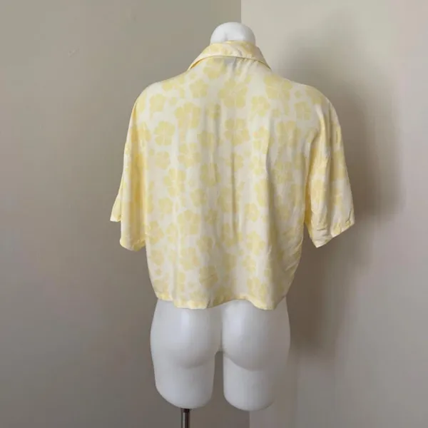 Forever 21 Hawaiian Hibiscus Cropped Button Down Shirt, Medium - Image 2