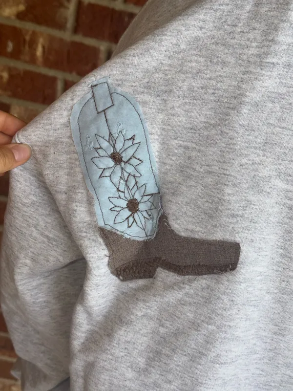 Gildan HOWDY sweatshirt, made by me(: one of a kind - Image 3