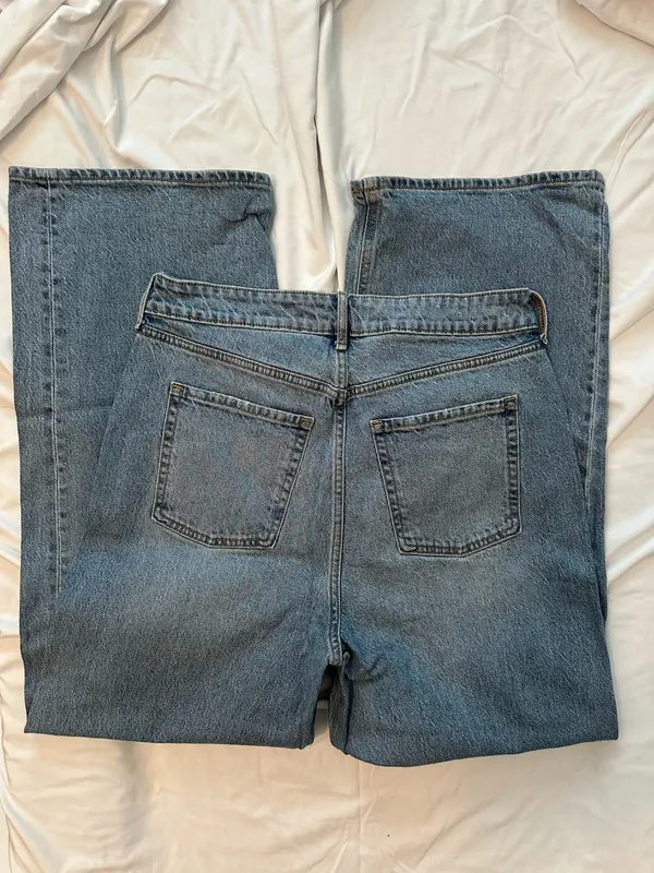 Old Navy Extra High-Rise Sky-Hi Wide-Leg Jeans - Image 4