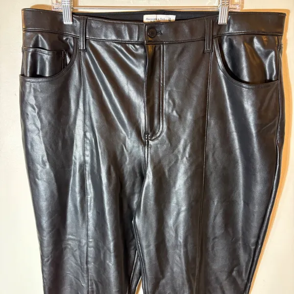Abercrombie & Fitch‎ Women's Black Vegan Leather 90s Straight Pant Size 18 - Image 3