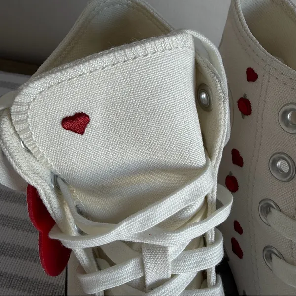 Converse NEW Women's Chuck Taylor All Star Embroidered Roses Hi Top Shoe Size 6 - Image 4