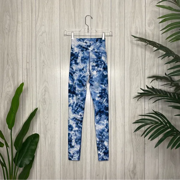 Beach Riot Sport Indigo Tie Dye Cara Printed Leggings V Crossover Waistband XS - Image 4