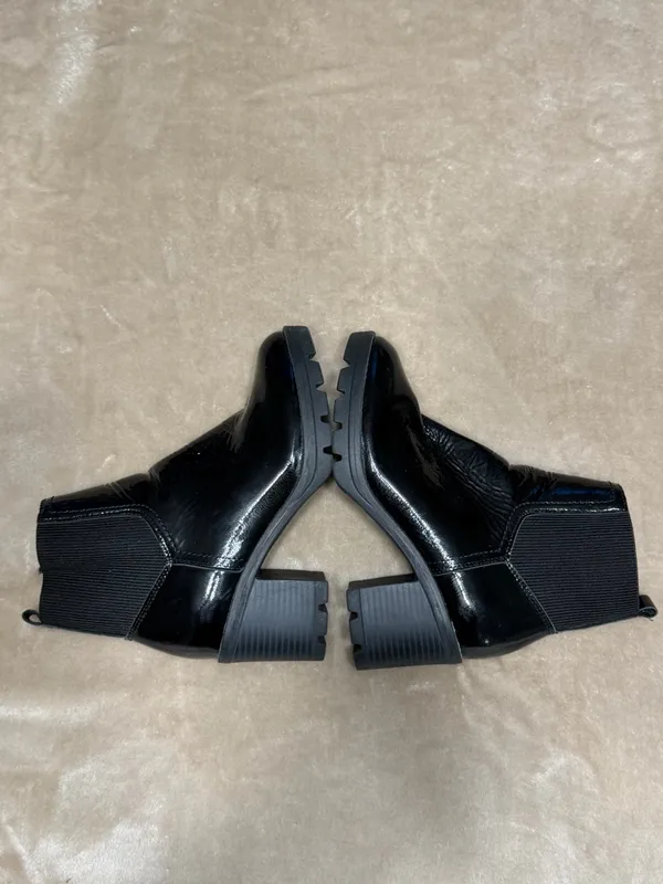 Naturalizer VERNEY2 Side Zip Ankle Bootie Black Patent Leather, Size 6.5 W - Image 9