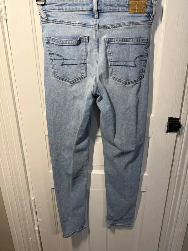American Eagle Outfitters Women’s Mom Jeans light wash high rise stretch size 0 - Image 4