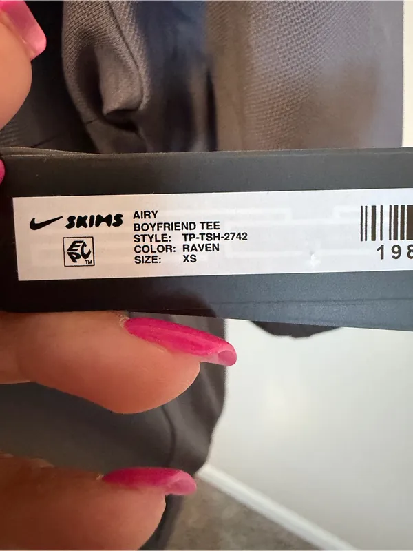 NWT Nike x Skims airy oversized boyfriend t-shirt in raven size xs - Image 6