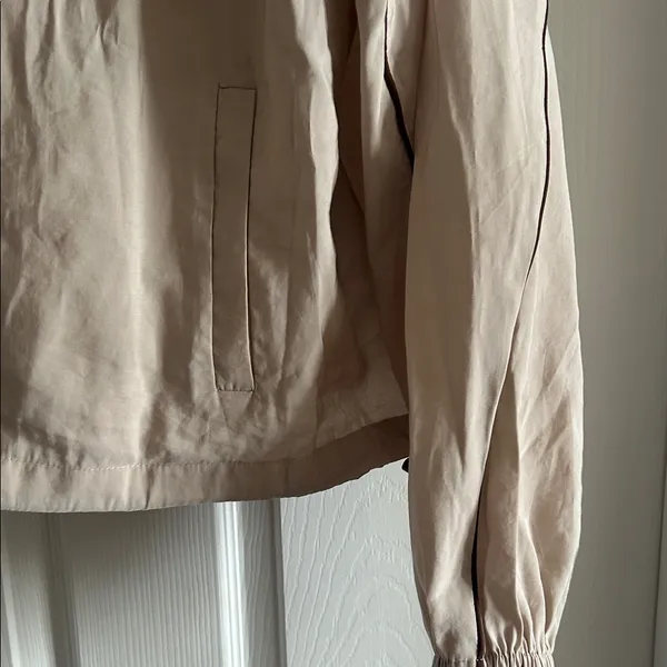 H&M NWT Light Taupe Women's Windbreaker Jacket with Contrast Piping - Image 2