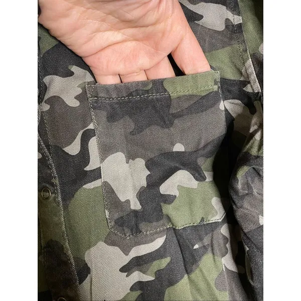 Time And Tru Womens Camo Snap Button Up Shirt Long Sleeve Size Large NWOT - Image 4