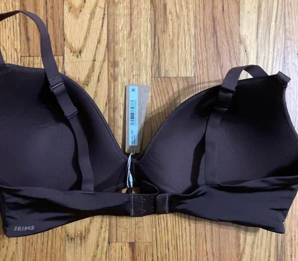 SKIMS Wireless Bra 38D - Image 4