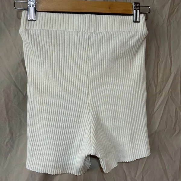 White fox biker shorts - Image 4