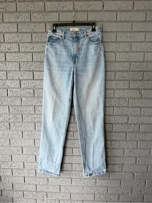 Abercrombie & Fitch Curve Love 90s Straight Ultra High Rise Jeans Size 29 - Image 4
