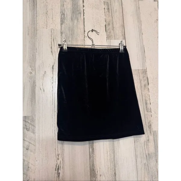 Petite XXS Black Velvet Mini Skirt with Side Slit - Image 2
