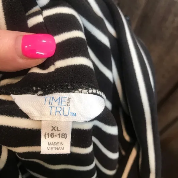 Time and Tru Black and White Striped Top Extra Large - Image 6