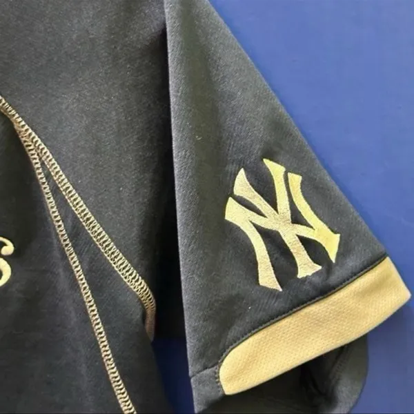 Majestic New York Yankees Jersey shirt L - Image 4